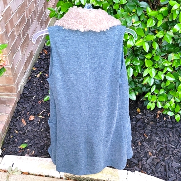 Faux sherpa fur vest - Picture 4 of 7